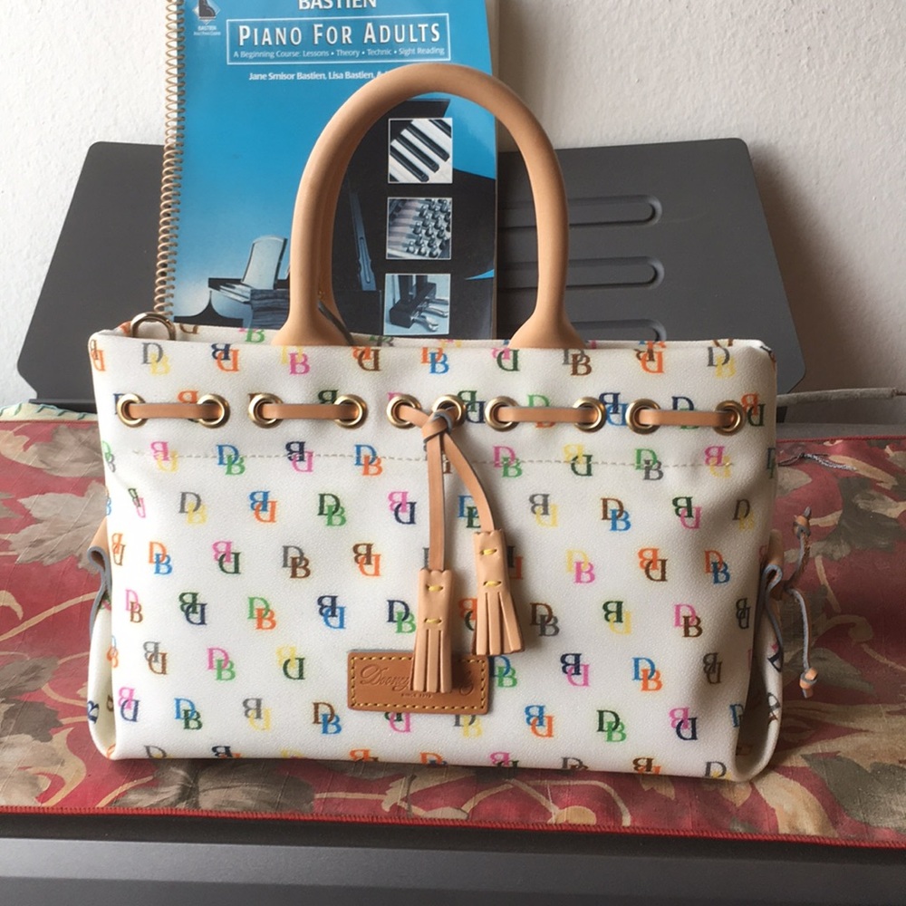 “NEW” Dooney &Bourke signature purse